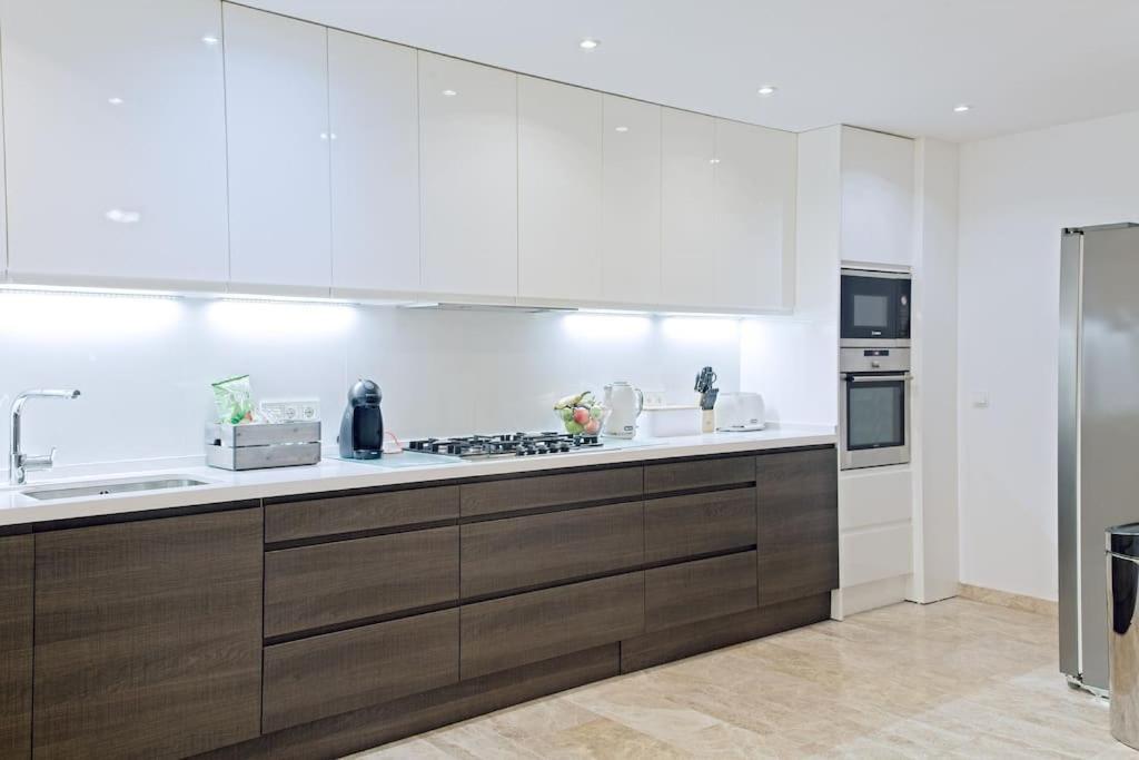 Apartamento Contemporary, Luxury Living In The Location *
