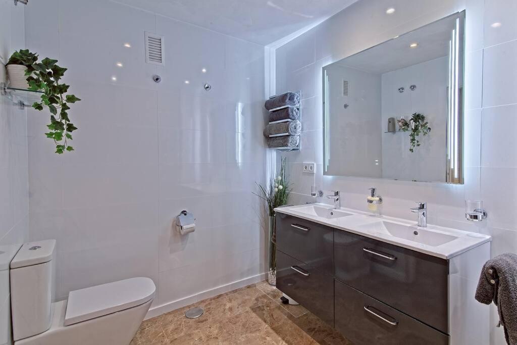 Contemporary, Luxury Living In The Location Marbella