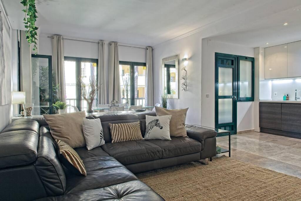 Apartamento Contemporary, Luxury Living In The Location Marbella