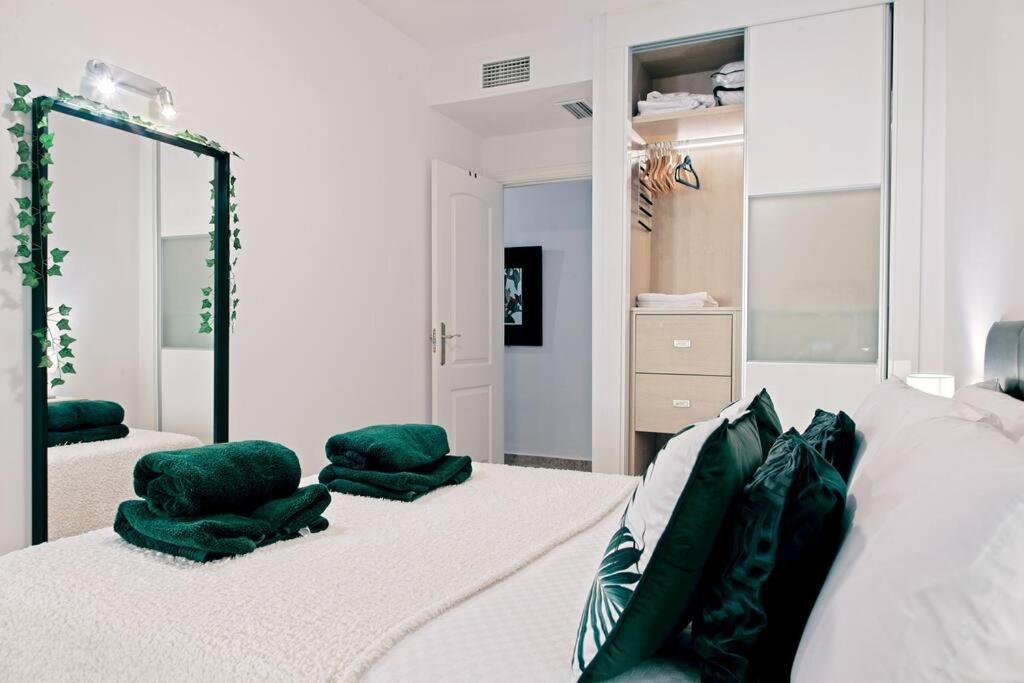 Contemporary, Luxury Living In The Location Apartamento