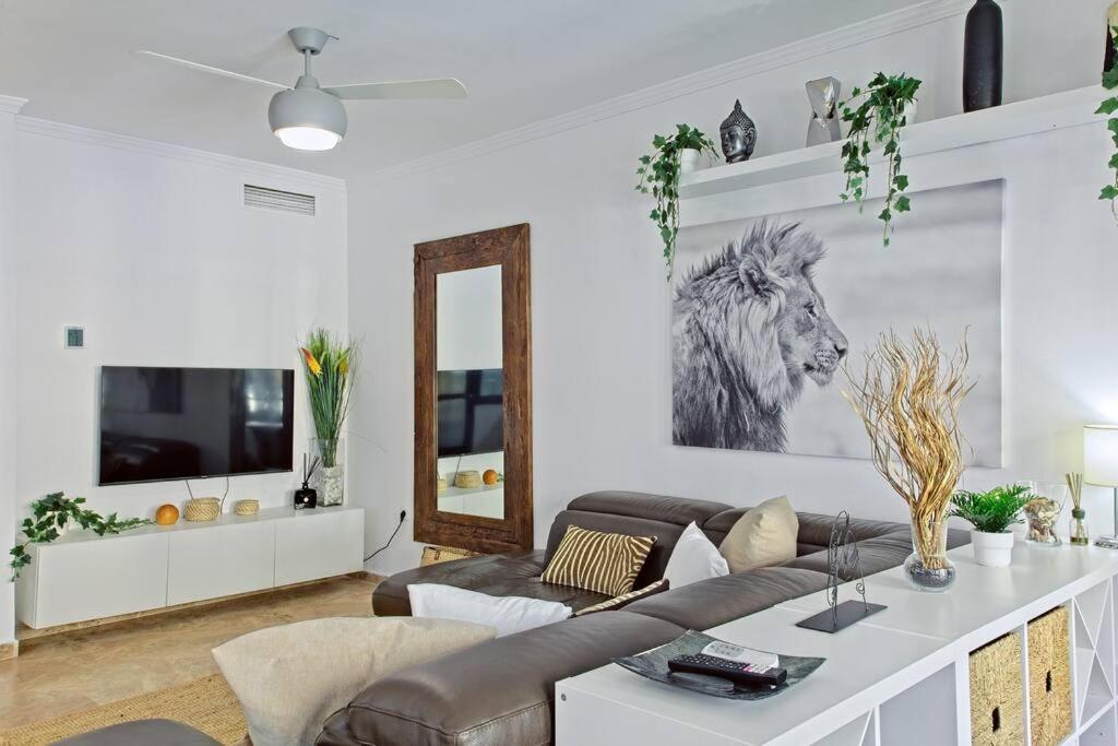 Contemporary, Luxury Living In The Location Lejlighed Marbella